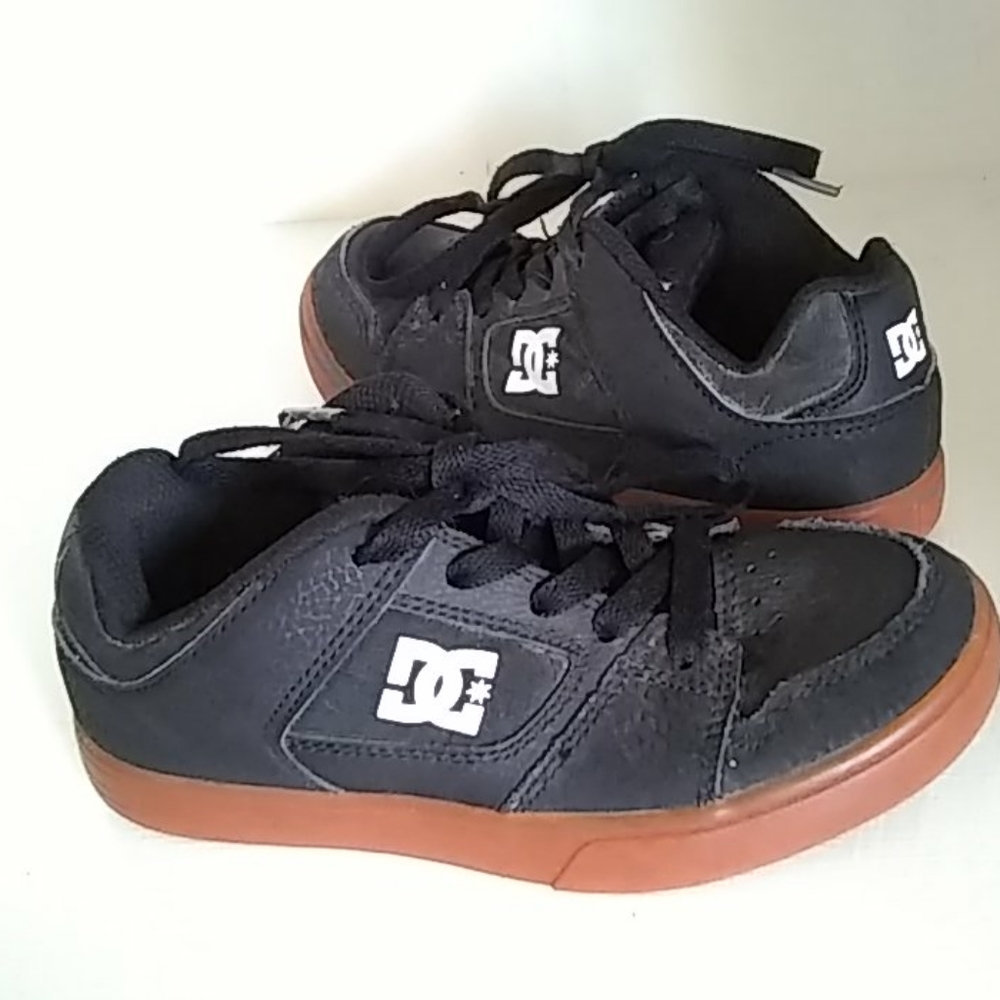 Dc skate shoes kids size 1, leather